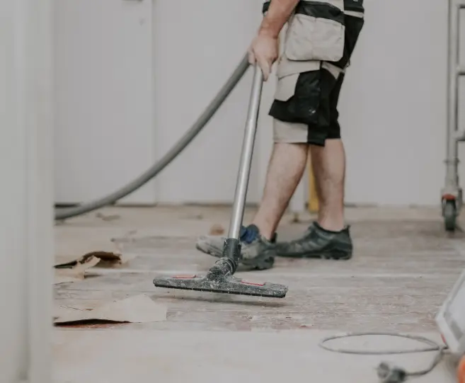 Équipe Kaisen SA réalisant un nettoyage complet après travaux