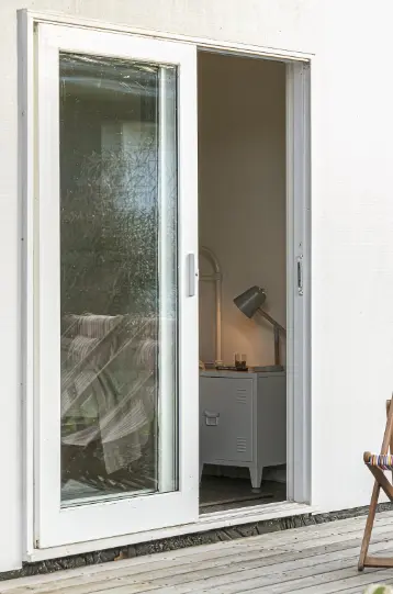 Porte coulissante aluminium — façade vitrée élégante et isolante